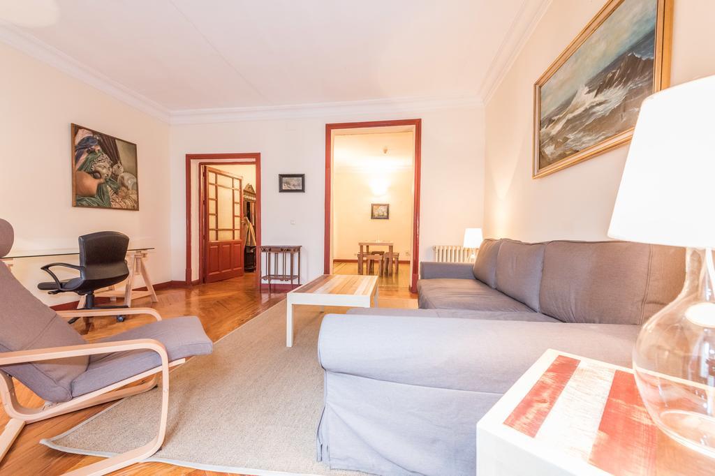 Apartamentos Madrid Centro B Екстер'єр фото